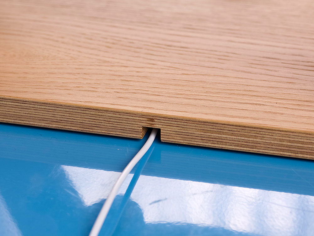 Der integrierte Kanalkanal für das Ladekabel der toniebox für das Kabel sicher zur Rückseite
