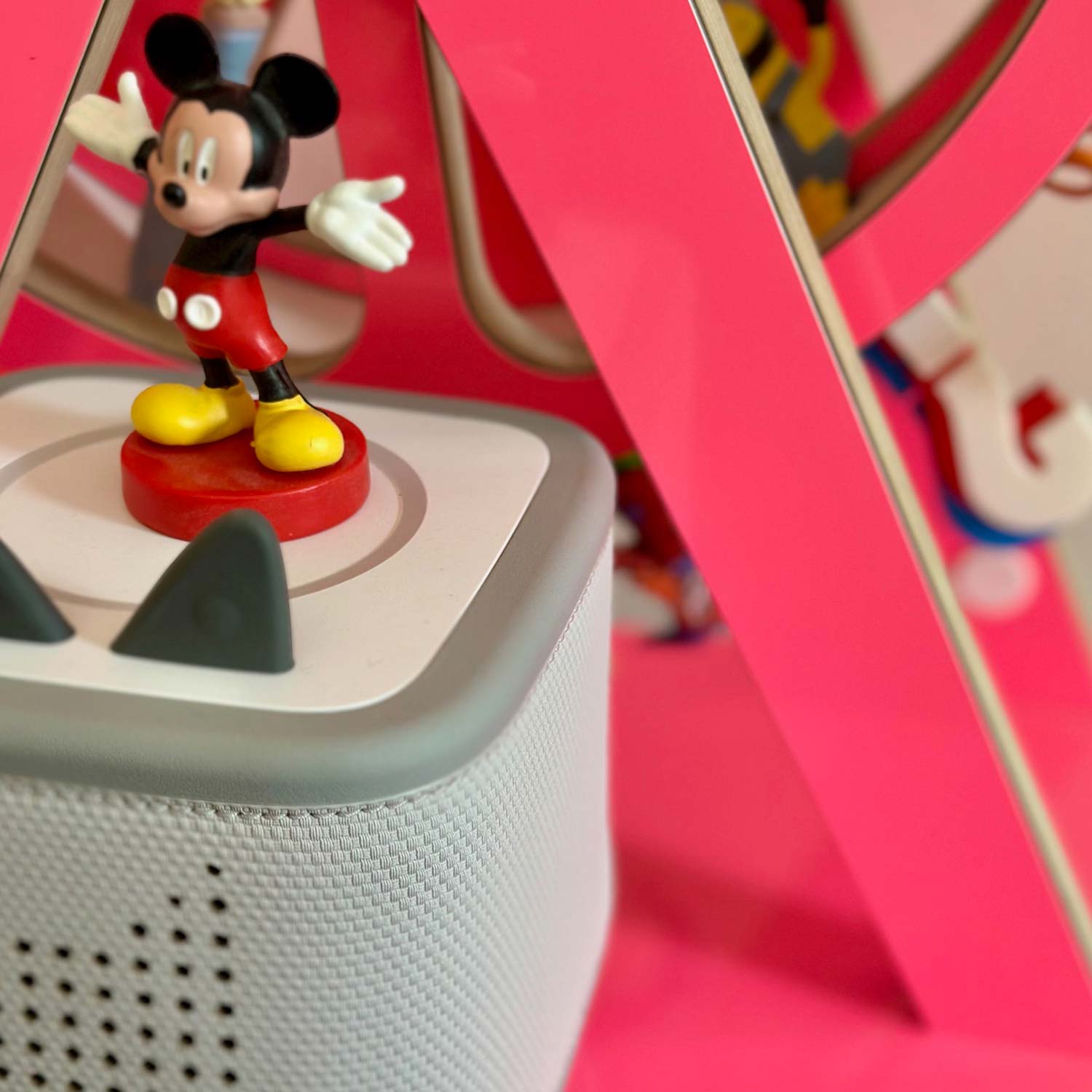Toniebox 2 Generation mit Disney Tonie auf QueChaLe Regal – Bewährte Aufbewahrung funktioniert auch mit neuer Box